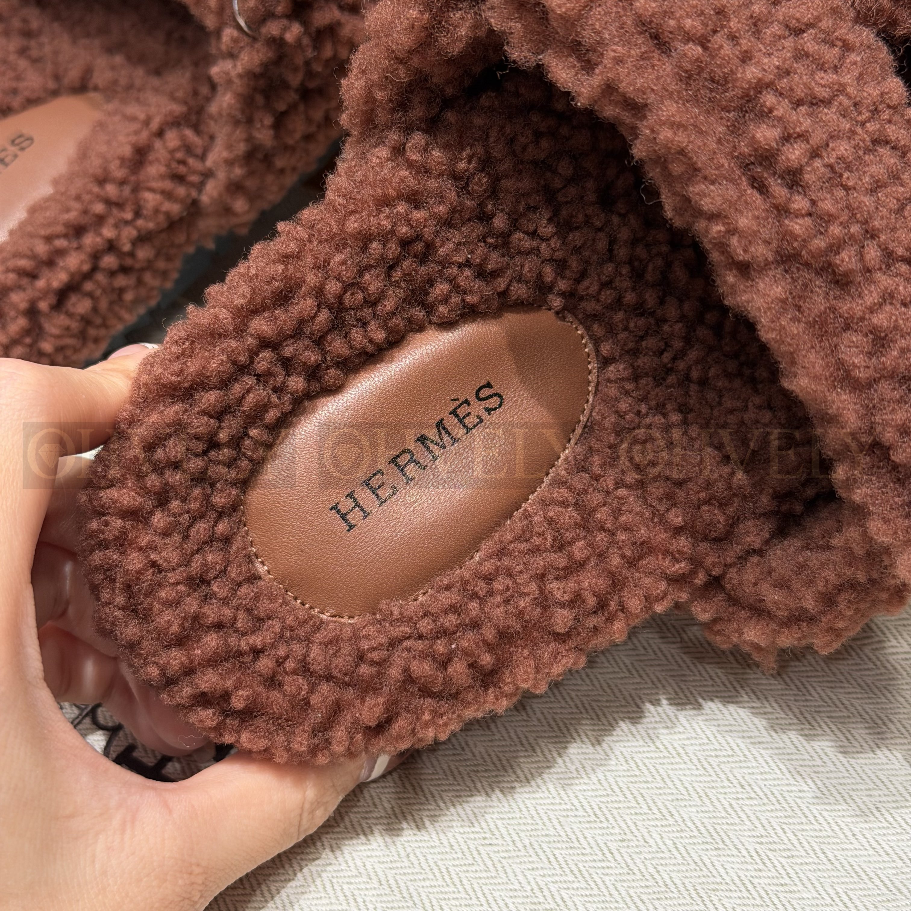 HERMÈS 에르메스 치프레 샌들 카프스킨 & 시어링 (brown) 상품 썸네일