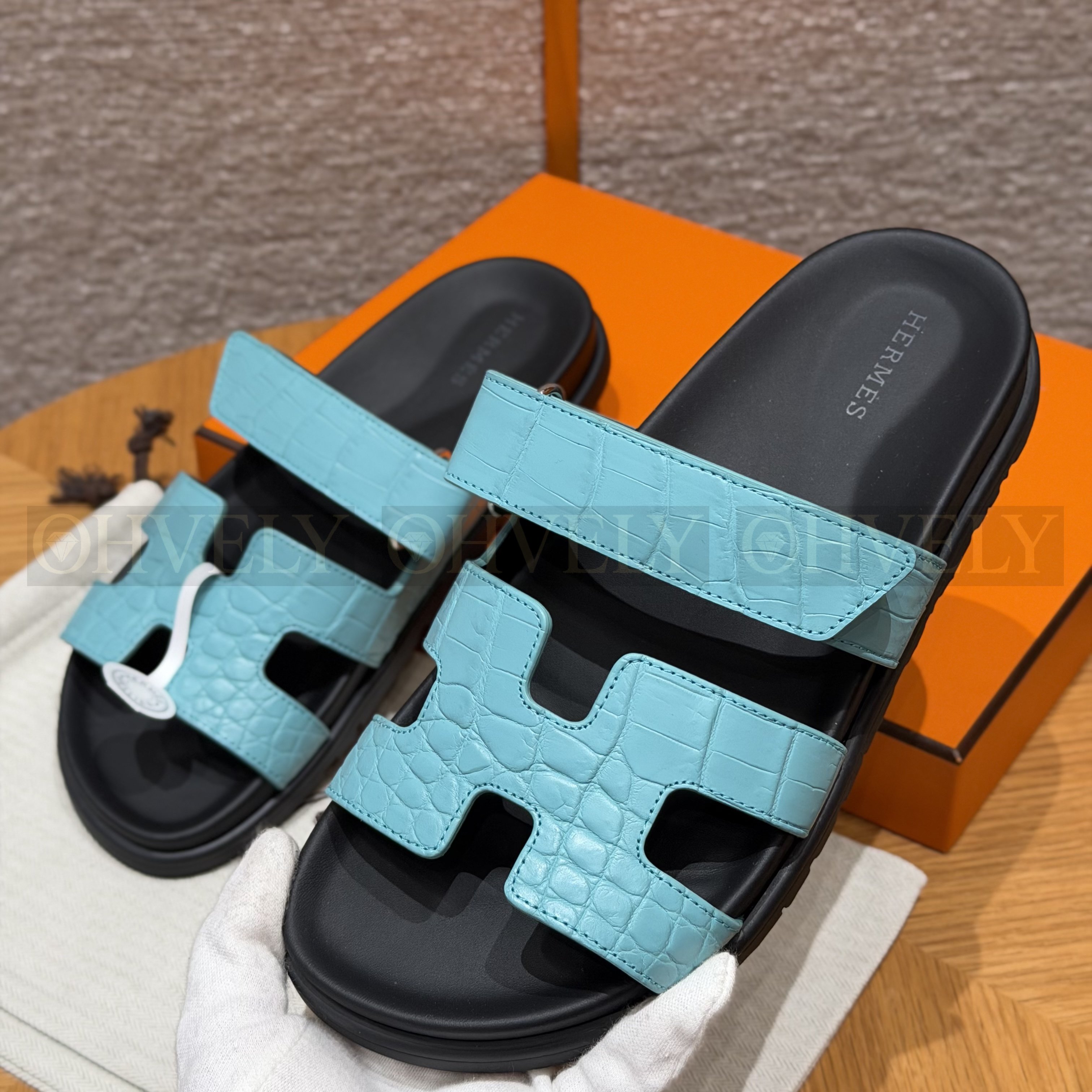 HERMÈS 에르메스 치레 샌들 매트 엘리게이터 & 블랙 로버 솔  (Bleu Cyan) 상품 썸네일