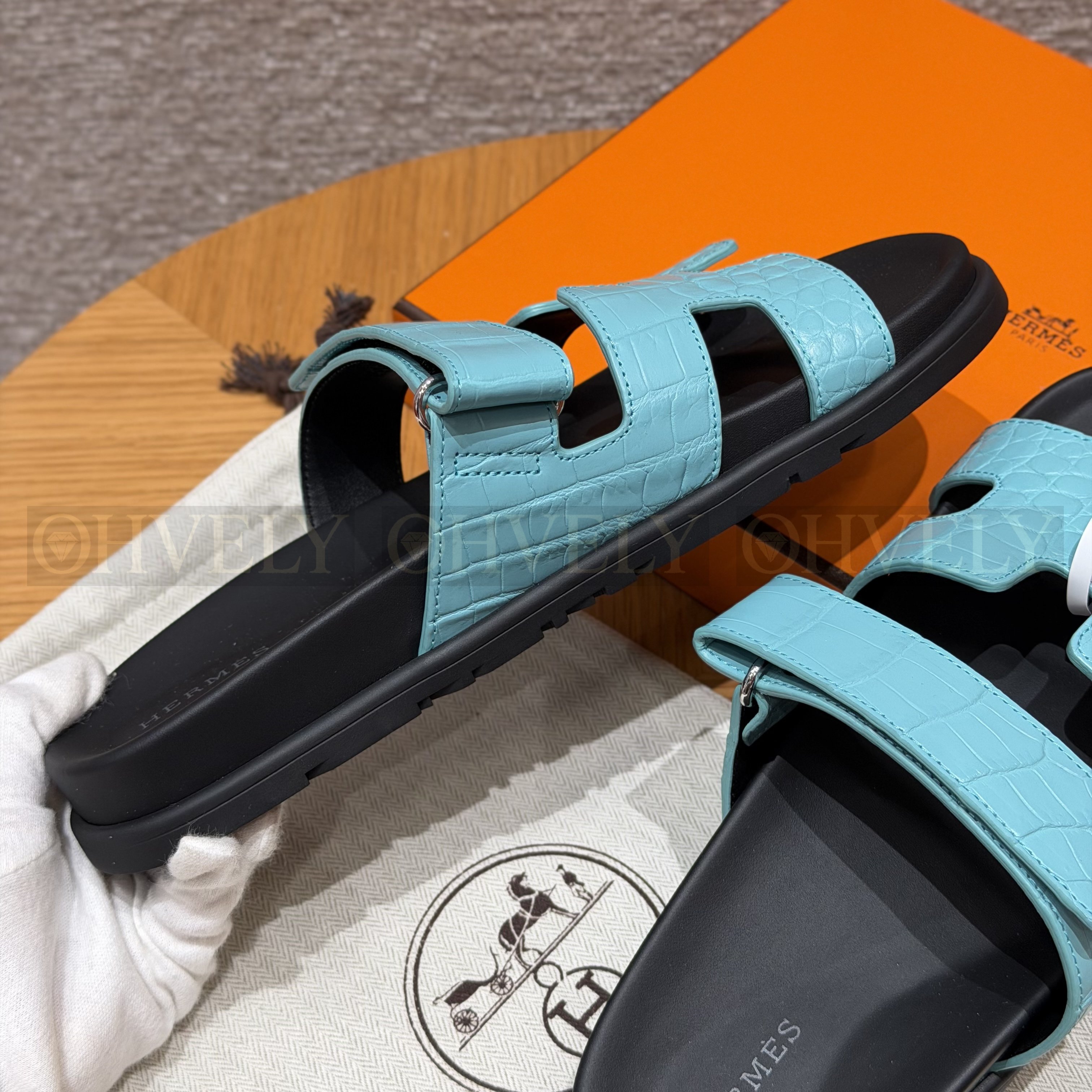 HERMÈS 에르메스 치레 샌들 매트 엘리게이터 & 블랙 로버 솔  (Bleu Cyan) 상품 썸네일