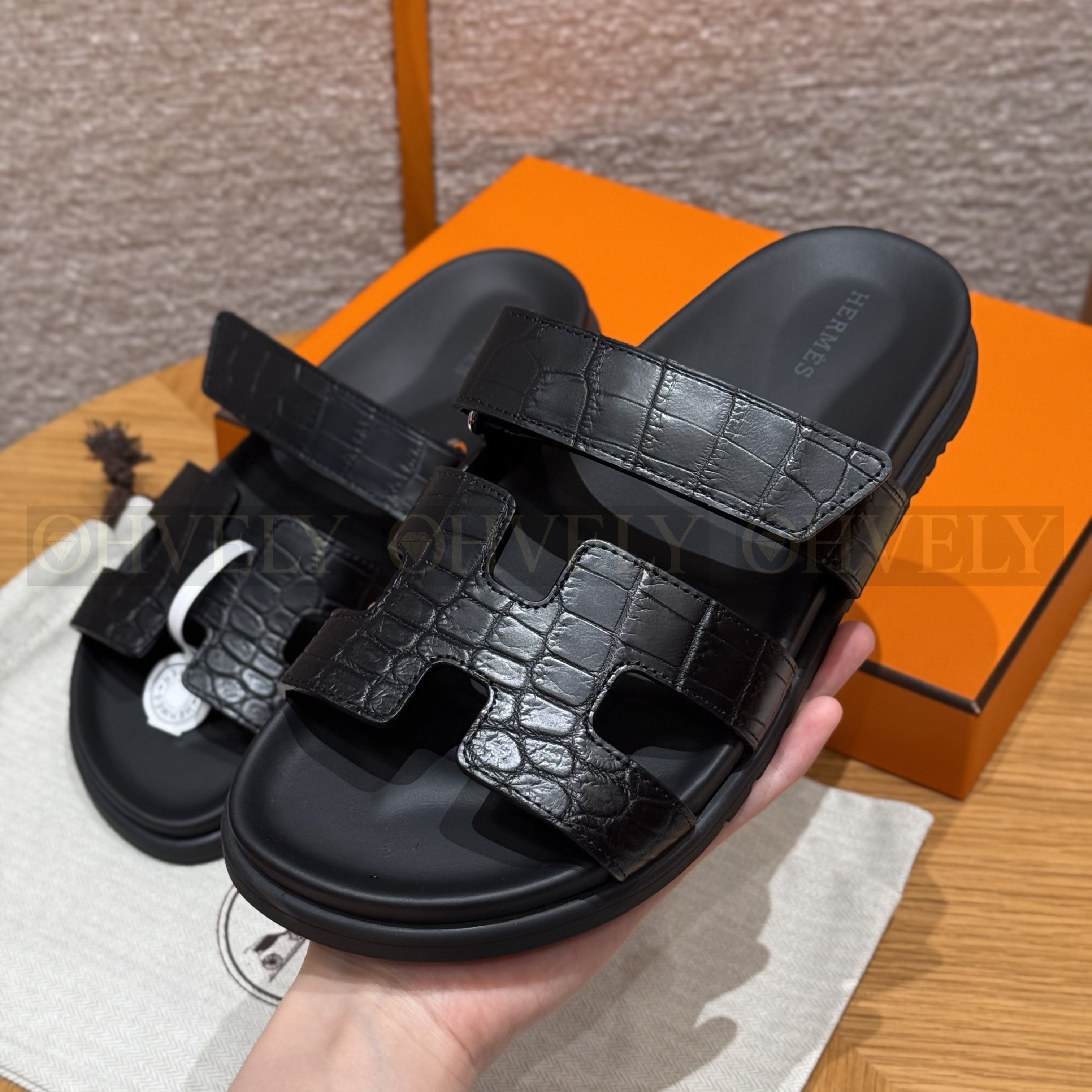 HERMÈS 에르메스 치레 샌들 매트 엘리게이터 & 블랙 로버 솔  (Noir) 상품 썸네일