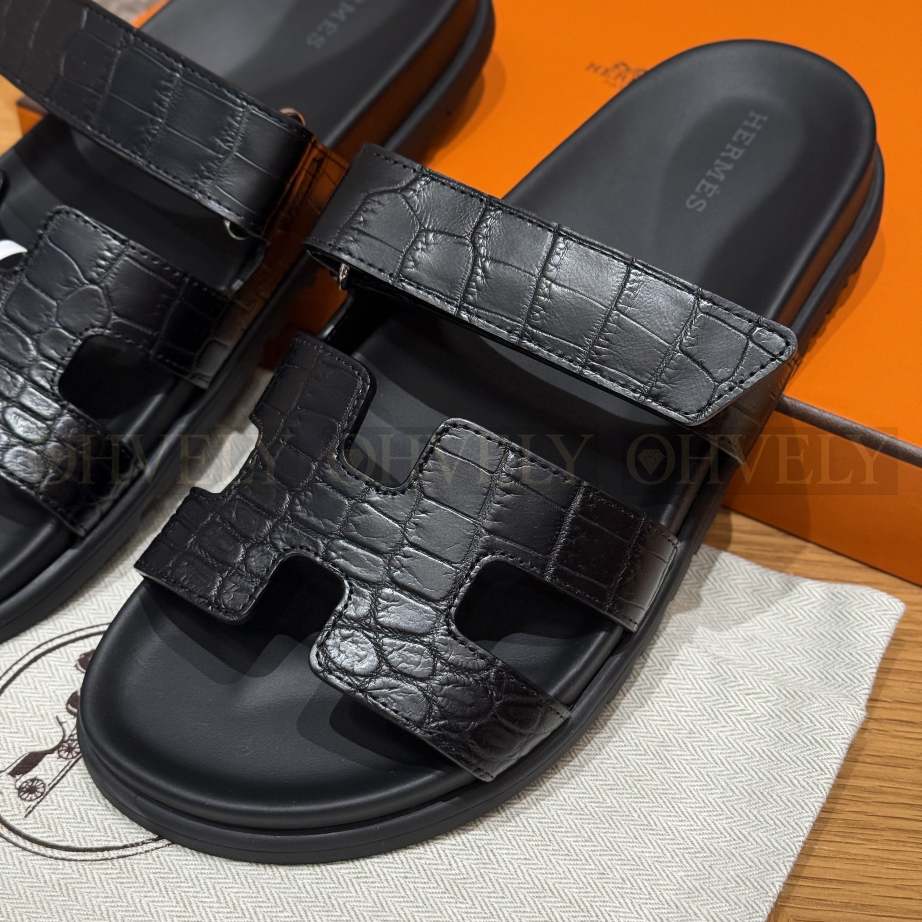 HERMÈS 에르메스 치레 샌들 매트 엘리게이터 & 블랙 로버 솔  (Noir) 상품 썸네일