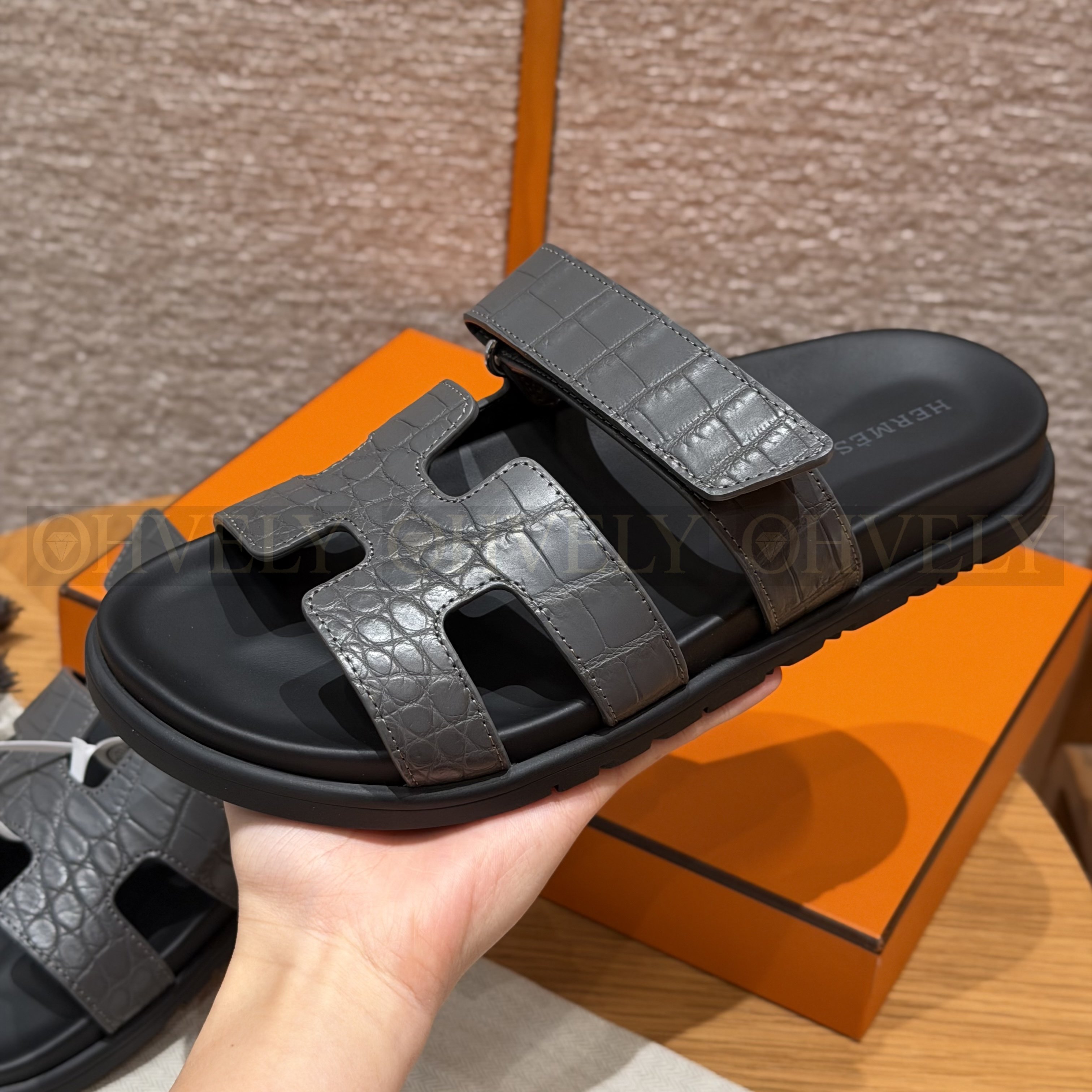 HERMÈS 에르메스 치레 샌들 매트 엘리게이터 & 블랙 로버 솔  (gray) 상품 썸네일