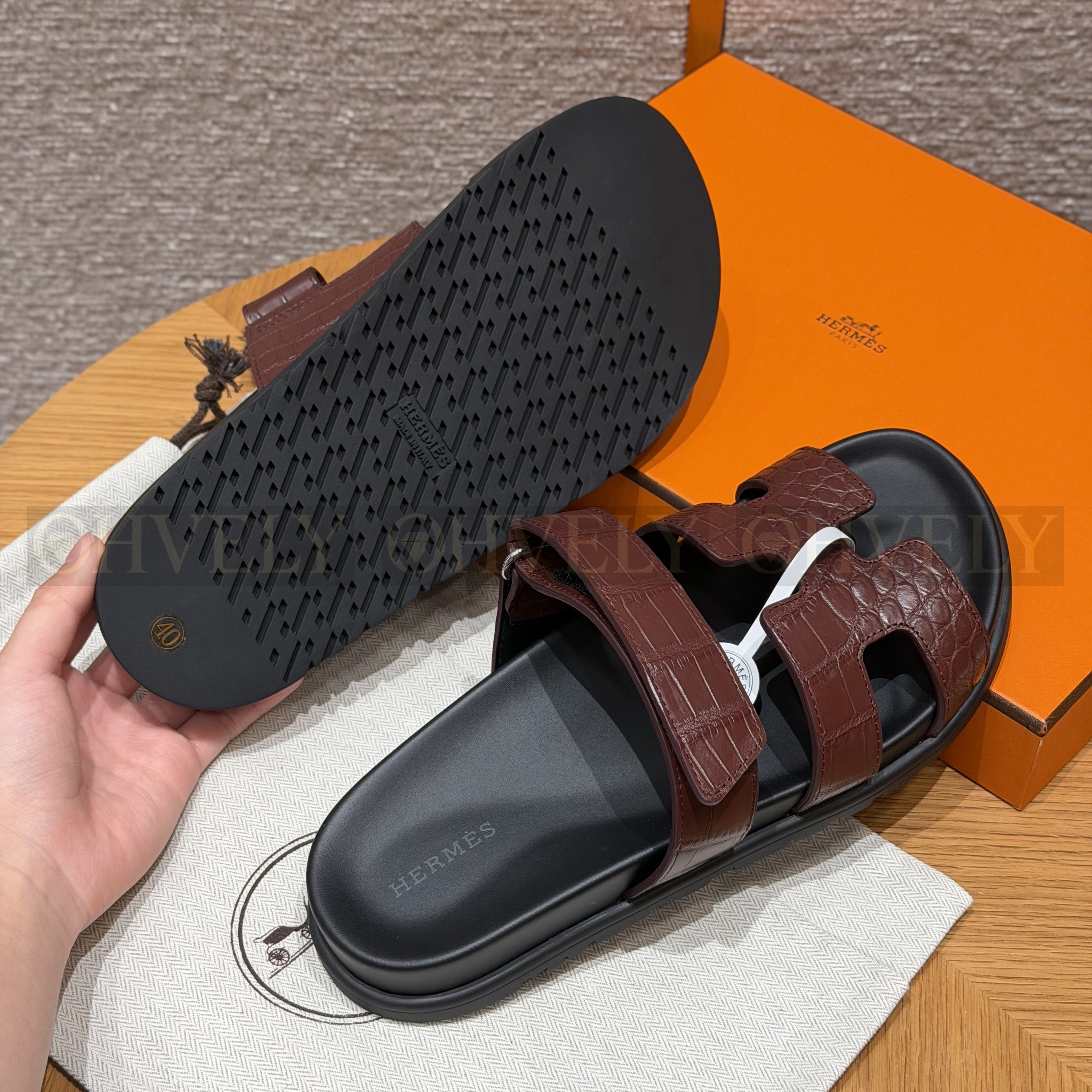 HERMÈS 에르메스 치레 샌들 매트 엘리게이터 & 블랙 로버 솔  (Burgundy red) 상품 썸네일