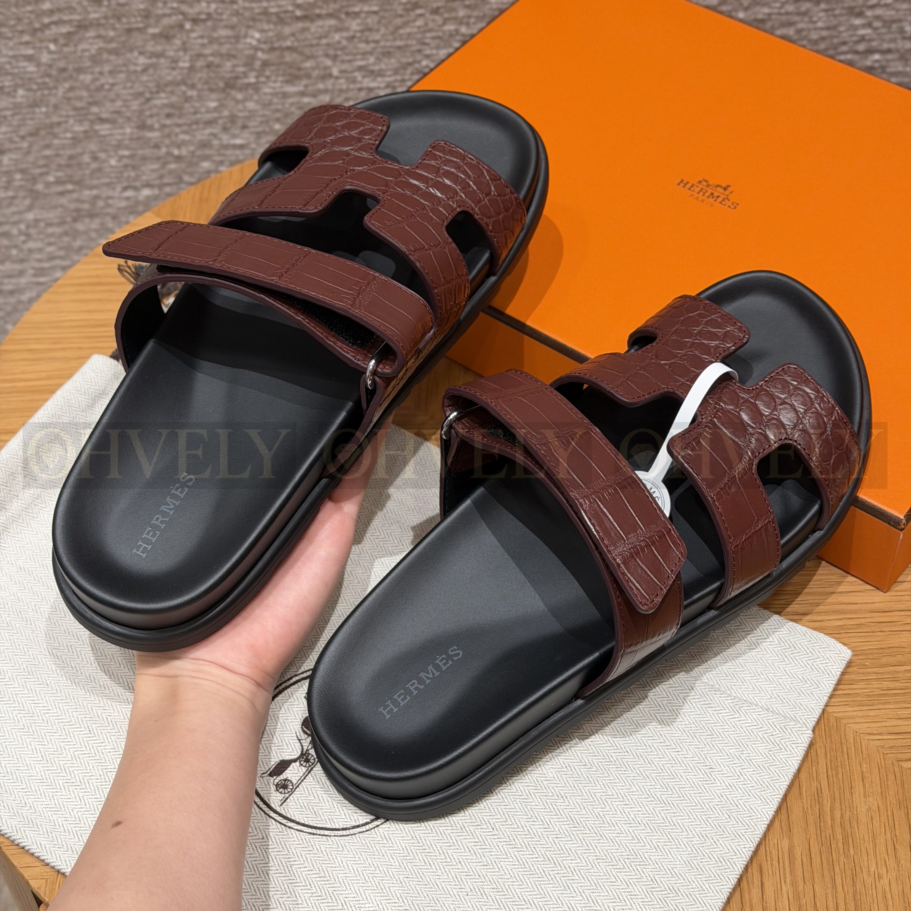 HERMÈS 에르메스 치레 샌들 매트 엘리게이터 & 블랙 로버 솔  (Burgundy red) 상품 썸네일