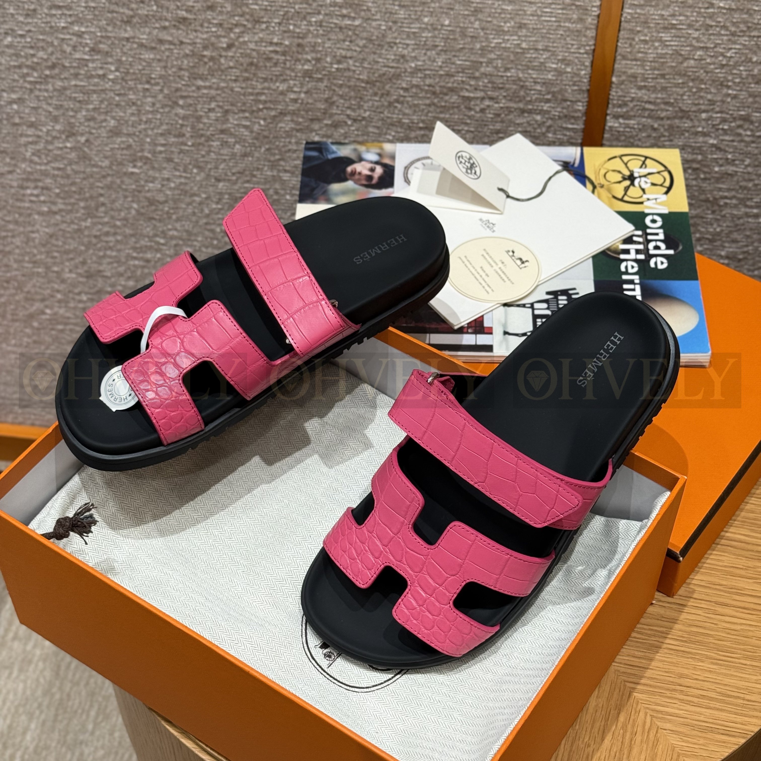 HERMÈS 에르메스 치레 샌들 매트 엘리게이터 & 블랙 로버 솔  (Rose red) 상품 썸네일