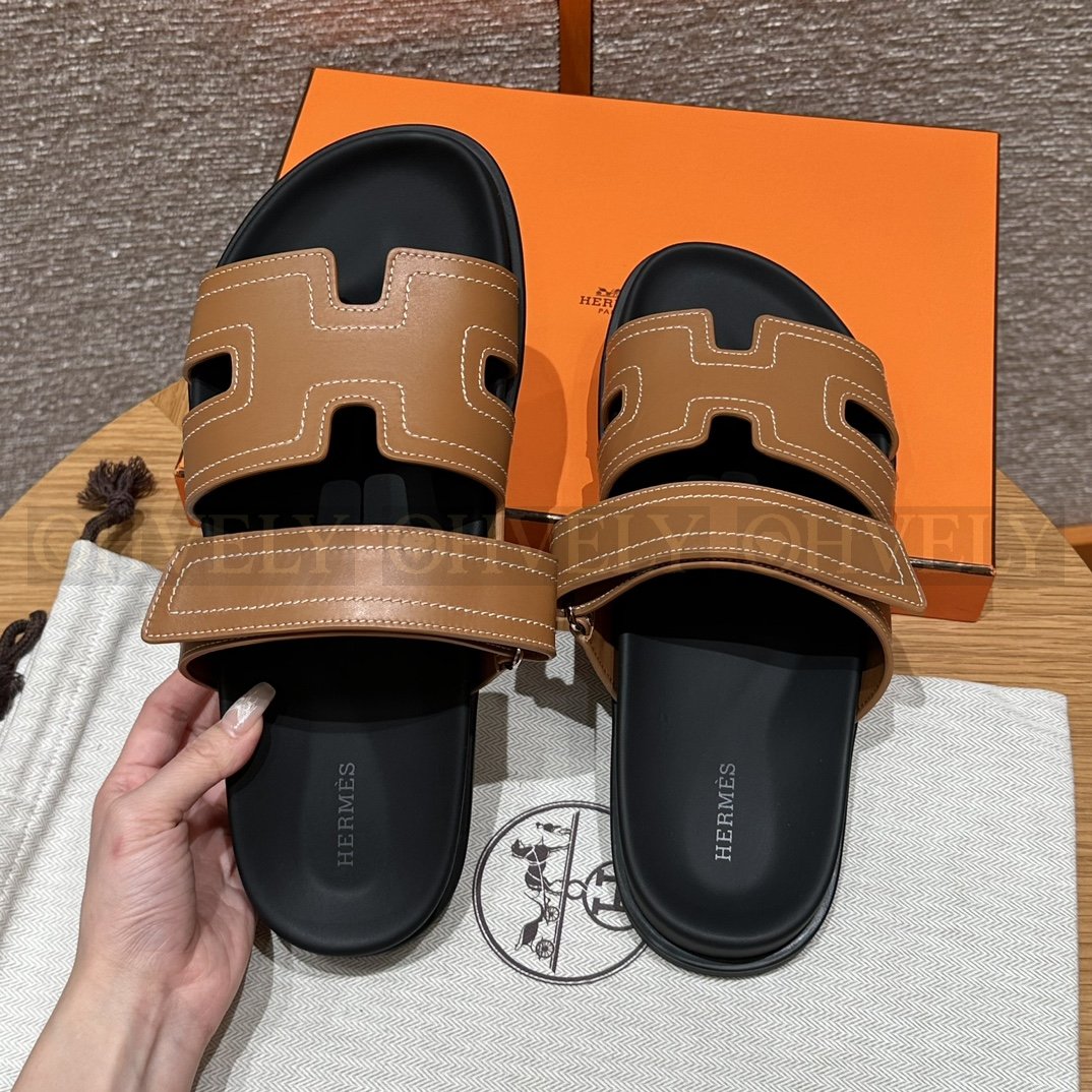 HERMÈS 에르메스 칩레 샌들 박스 카프스킨 & 블랙 로버 솔 (Gold) 상품 썸네일