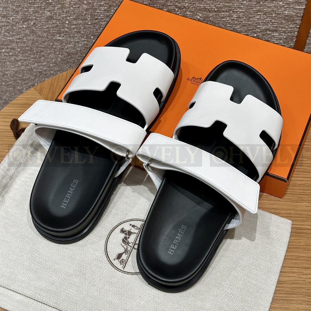 HERMÈS 에르메스 칩레 샌들 박스 카프스킨 & 블랙 로버 솔 (Blanc) 상품 썸네일