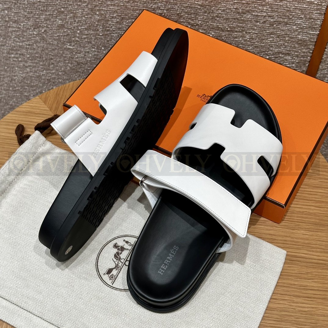 HERMÈS 에르메스 칩레 샌들 박스 카프스킨 & 블랙 로버 솔 (Blanc) 상품 썸네일