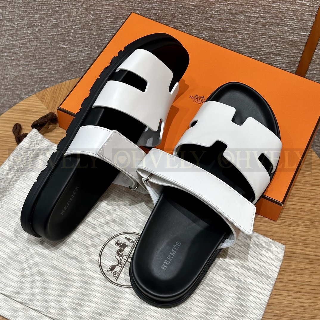 HERMÈS 에르메스 칩레 샌들 박스 카프스킨 & 블랙 로버 솔 (Blanc) 상품 썸네일