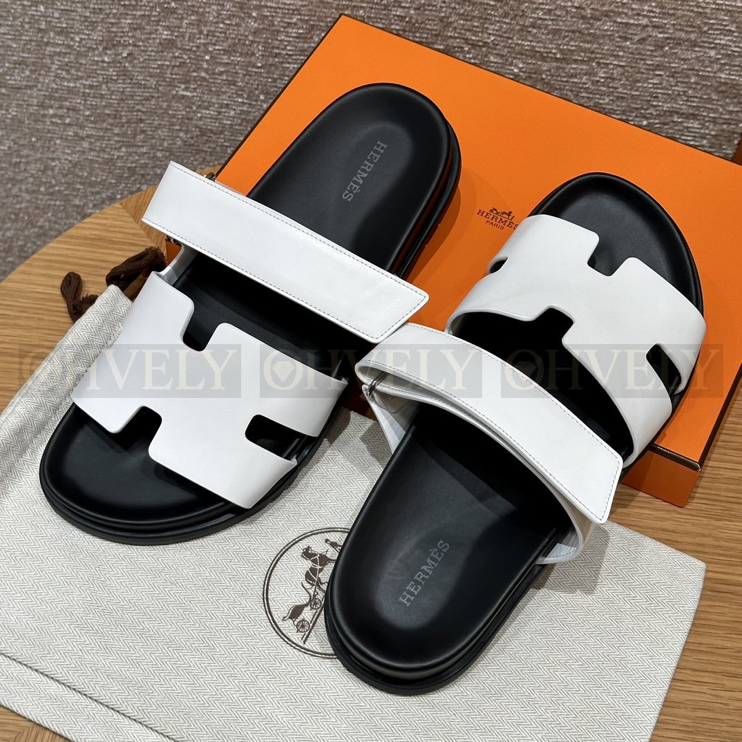 HERMÈS 에르메스 칩레 샌들 박스 카프스킨 & 블랙 로버 솔 (Blanc) 상품 썸네일