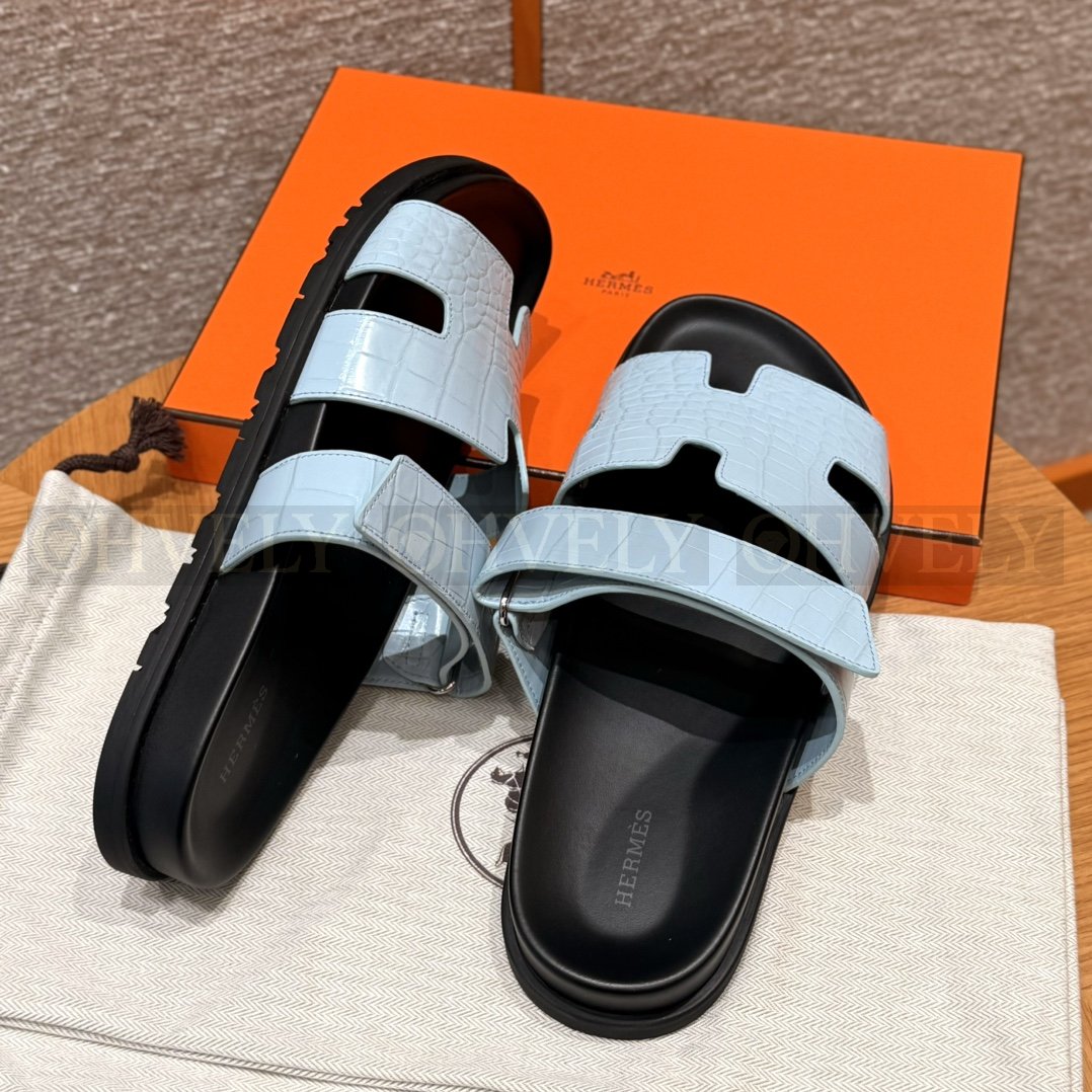 HERMÈS 에르메스 치프레 샌들 매트 엘리게이터 & 블랙 로버 솔 (Blue pale) 상품 썸네일