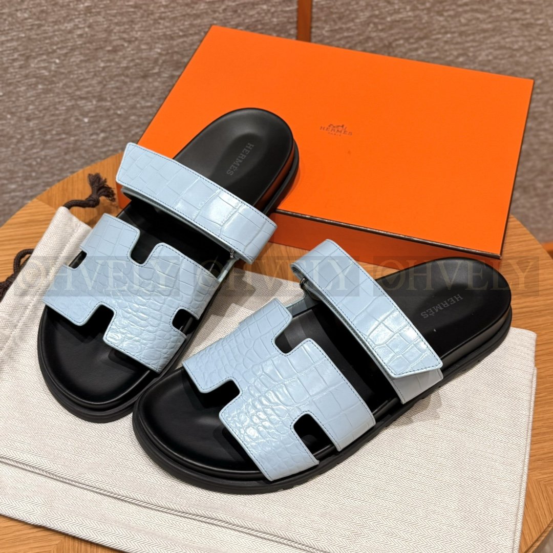 HERMÈS 에르메스 치프레 샌들 매트 엘리게이터 & 블랙 로버 솔 (Blue pale) 상품 썸네일