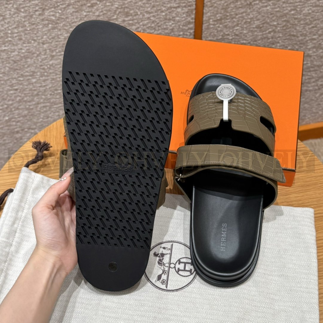 HERMÈS 에르메스 치프레 샌들 매트 엘리게이터 & 블랙 로버 솔 (Etoupe) 상품 썸네일