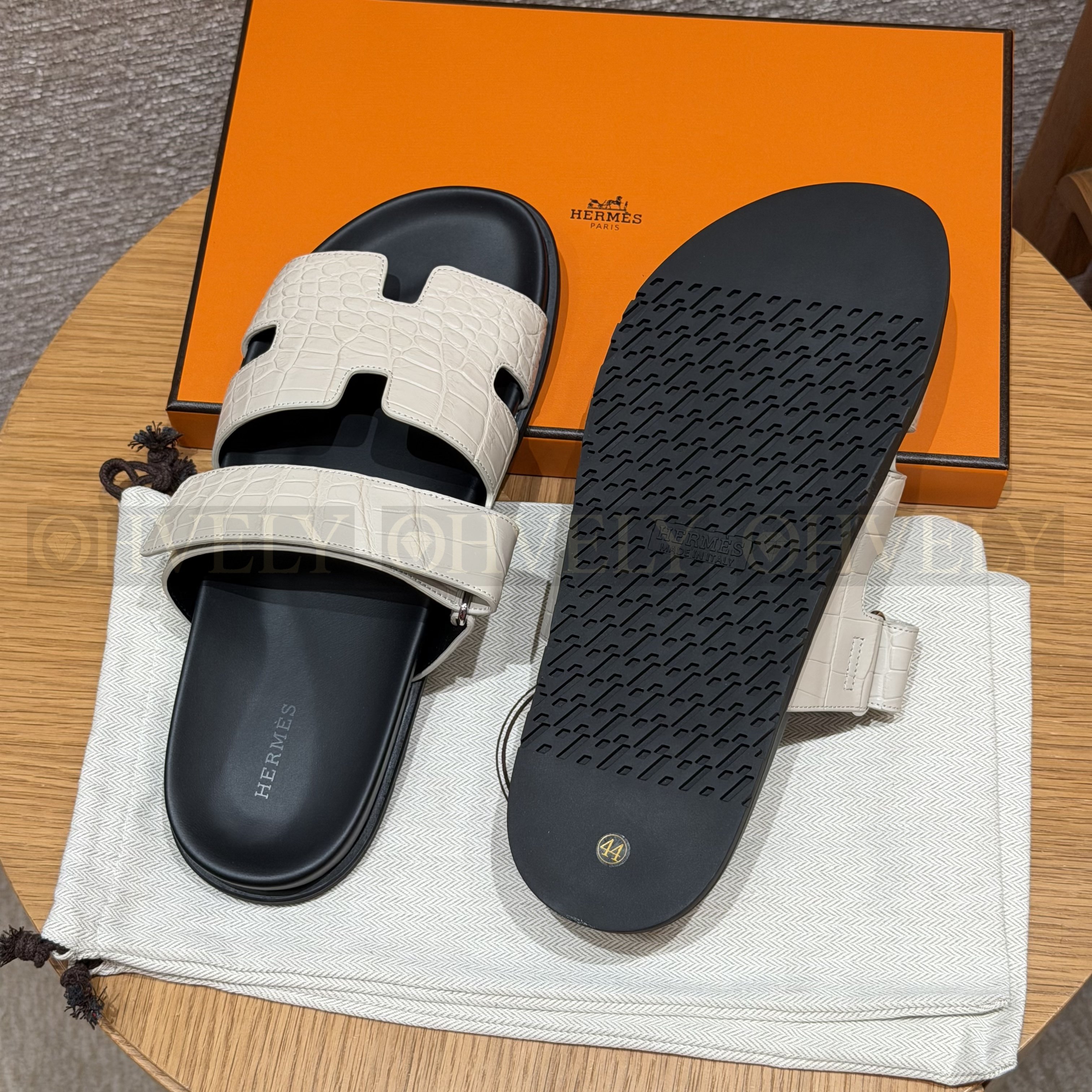 HERMÈS 에르메스 치프레 샌들 매트 엘리게이터 & 블랙 로버 솔 (Beton) 상품 썸네일