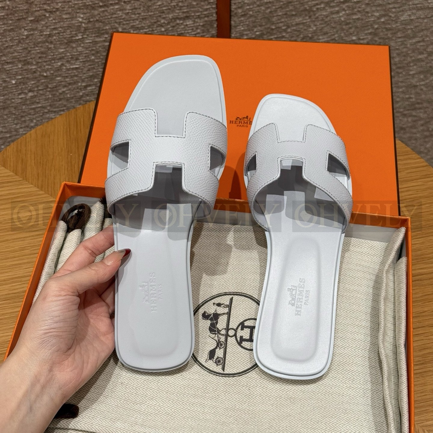HERMÈS 에르메스 오란 샌들 엡송 카프스킨 (Blue Chacier) 상품 썸네일
