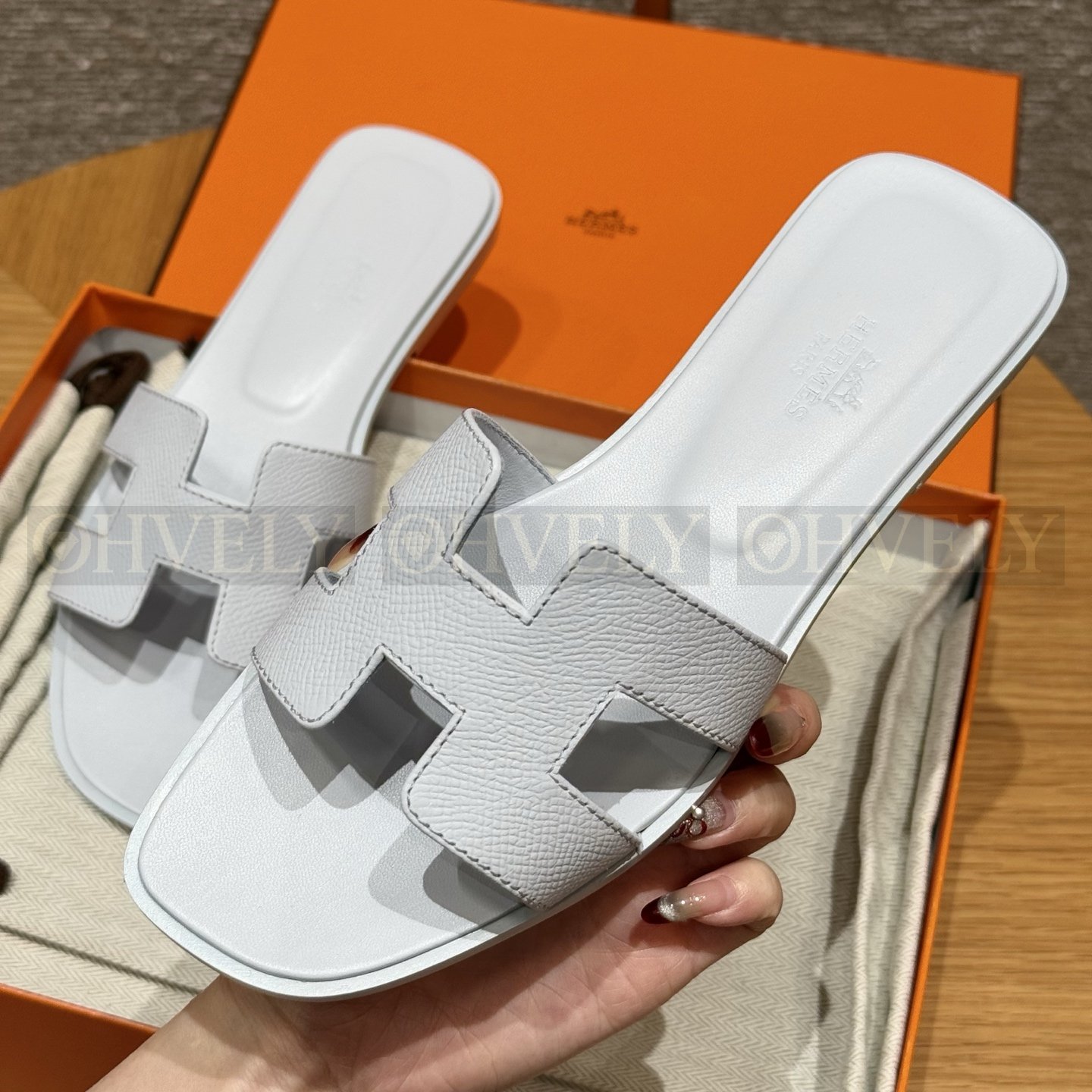 HERMÈS 에르메스 오란 샌들 엡송 카프스킨 (Blue Chacier) 상품 썸네일