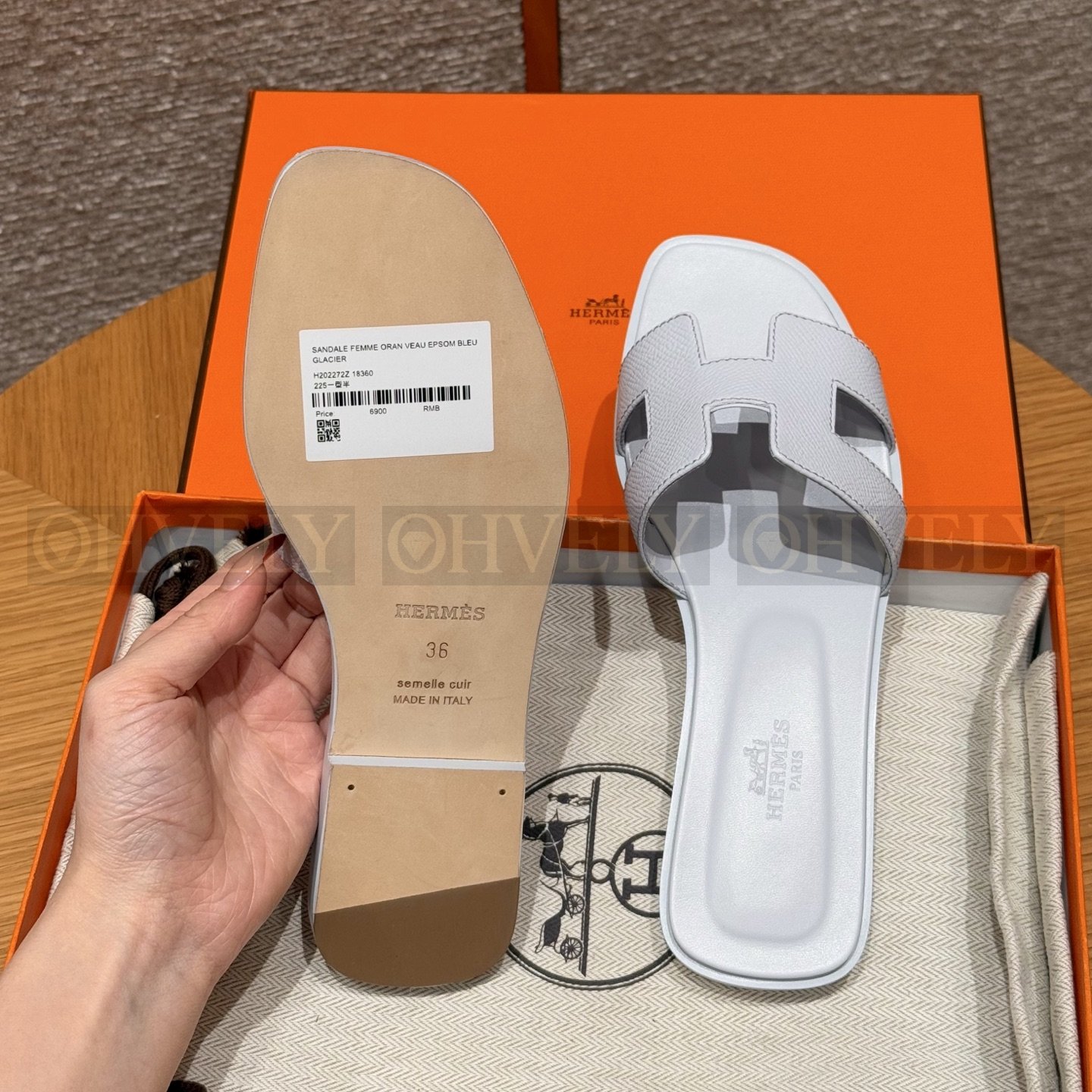 HERMÈS 에르메스 오란 샌들 엡송 카프스킨 (Blue Chacier) 상품 썸네일
