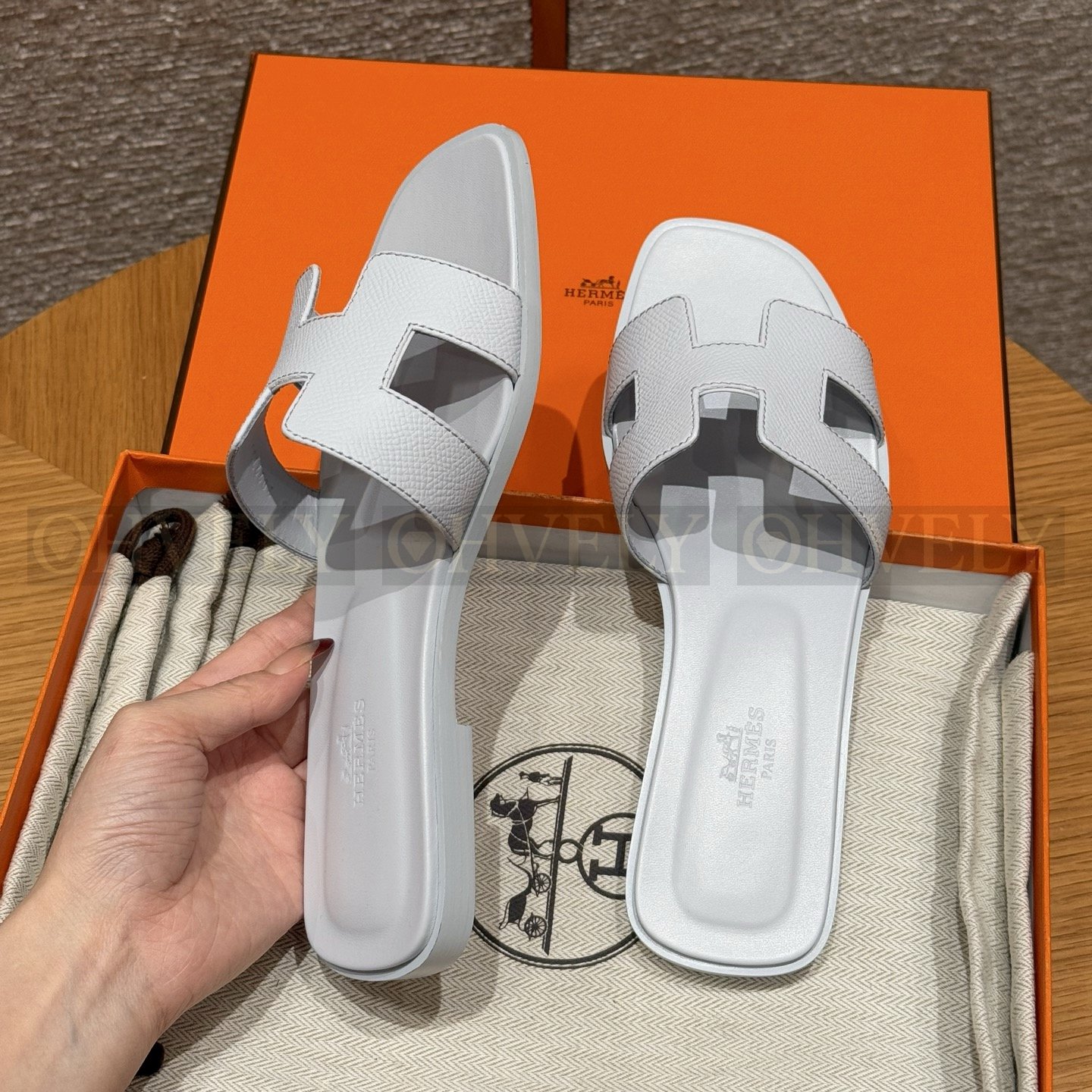 HERMÈS 에르메스 오란 샌들 엡송 카프스킨 (Blue Chacier) 상품 썸네일
