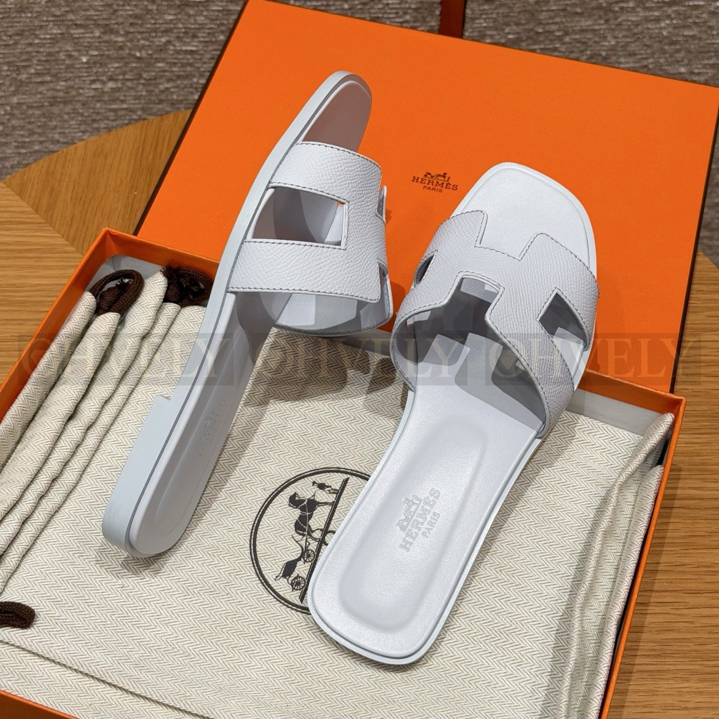 HERMÈS 에르메스 오란 샌들 엡송 카프스킨 (Blue Chacier) 상품 썸네일