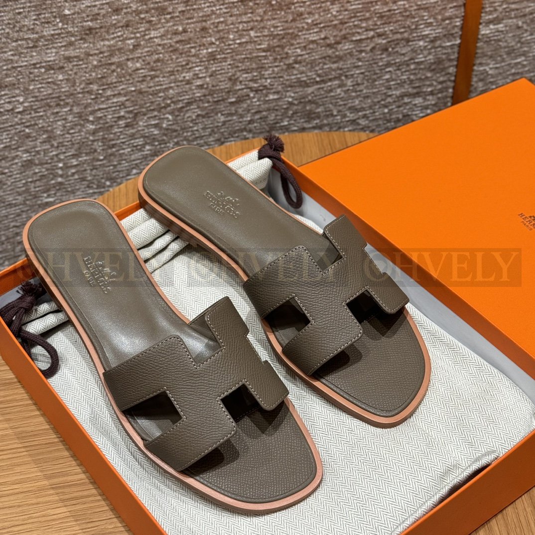 HERMÈS 에르메스 오란 샌들 엡송 카프스킨 (Etoupe) 상품 썸네일