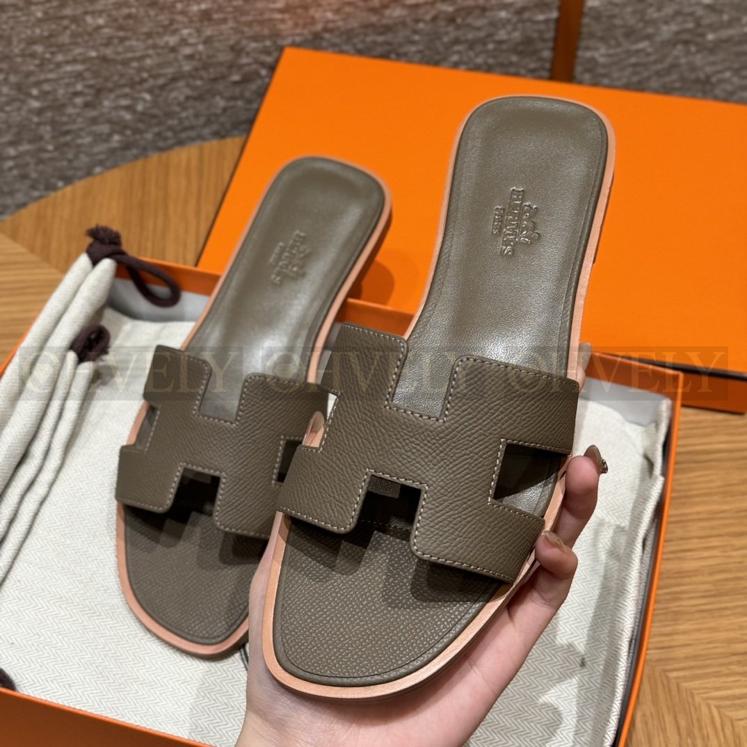 HERMÈS 에르메스 오란 샌들 엡송 카프스킨 (Etoupe) 상품 썸네일