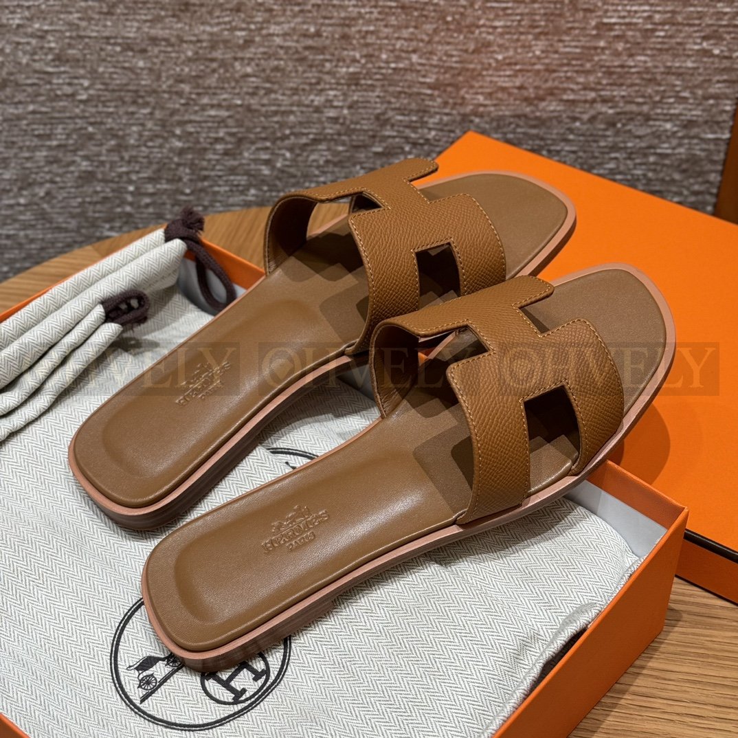 HERMÈS 에르메스 오란 샌들 엡송 카프스킨 (Gold) 상품 썸네일