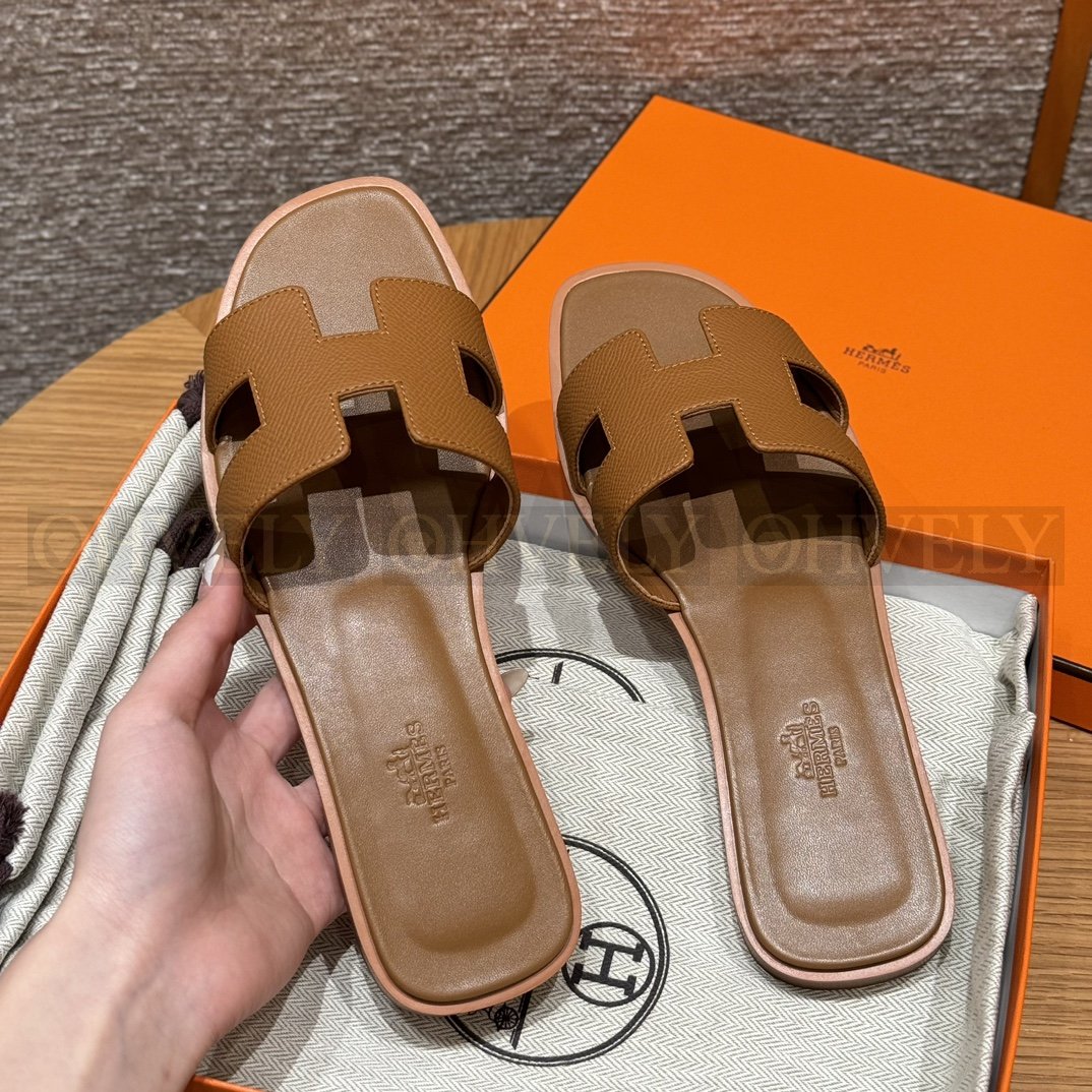 HERMÈS 에르메스 오란 샌들 엡송 카프스킨 (Gold) 상품 썸네일