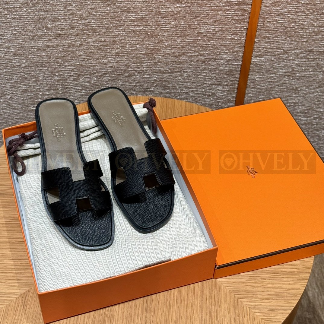 HERMÈS 에르메스 오란 샌들 엡송 카프스킨 (Black) 상품 썸네일