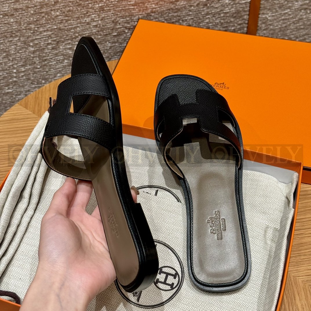 HERMÈS 에르메스 오란 샌들 엡송 카프스킨 (Black) 상품 썸네일