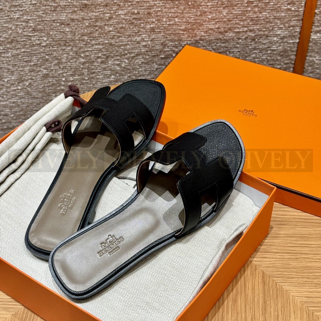 HERMÈS 에르메스 오란 샌들 엡송 카프스킨 (Black) 상품 썸네일