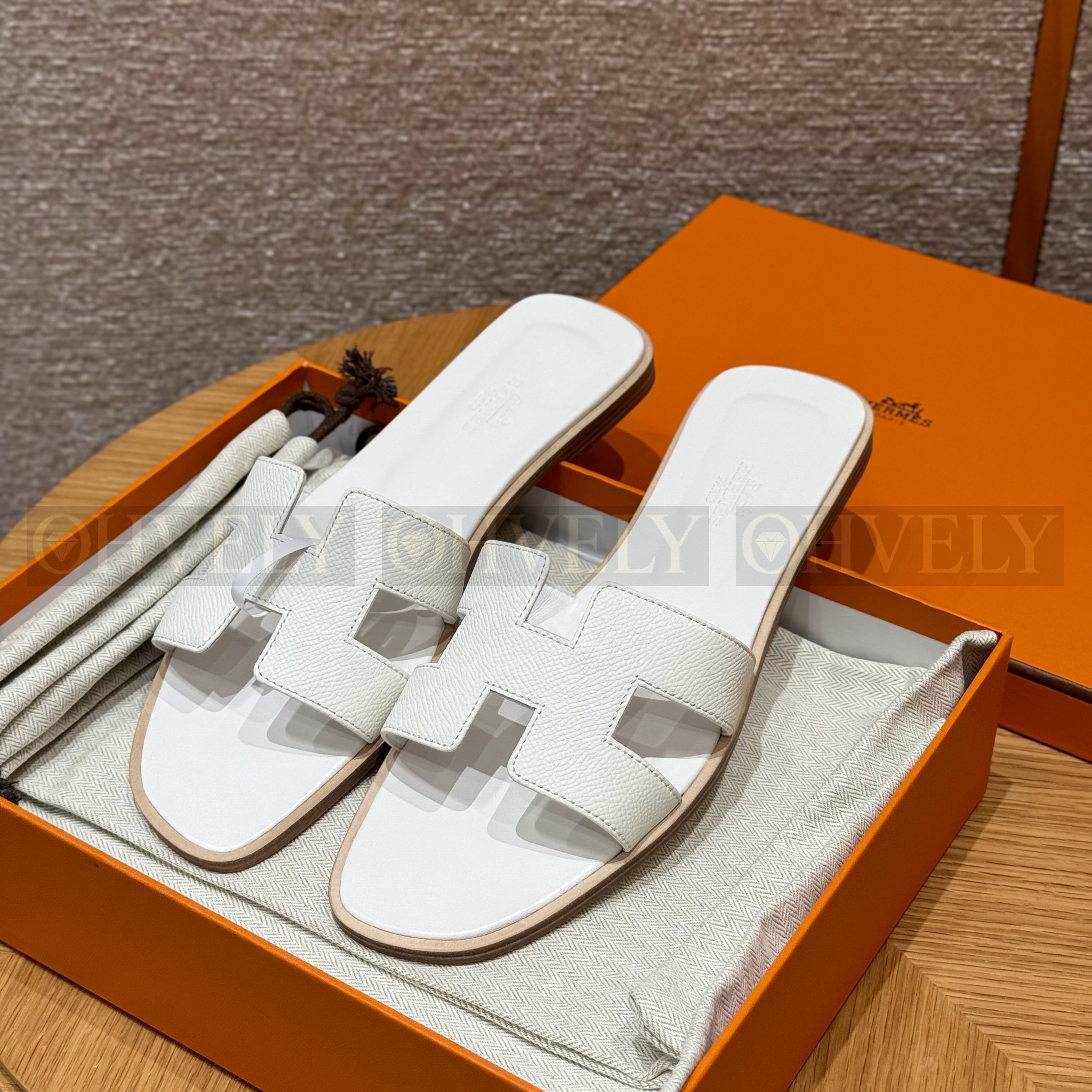 HERMÈS 에르메스 오란 샌들 엡송 카프스킨 (Blanc) 상품 썸네일