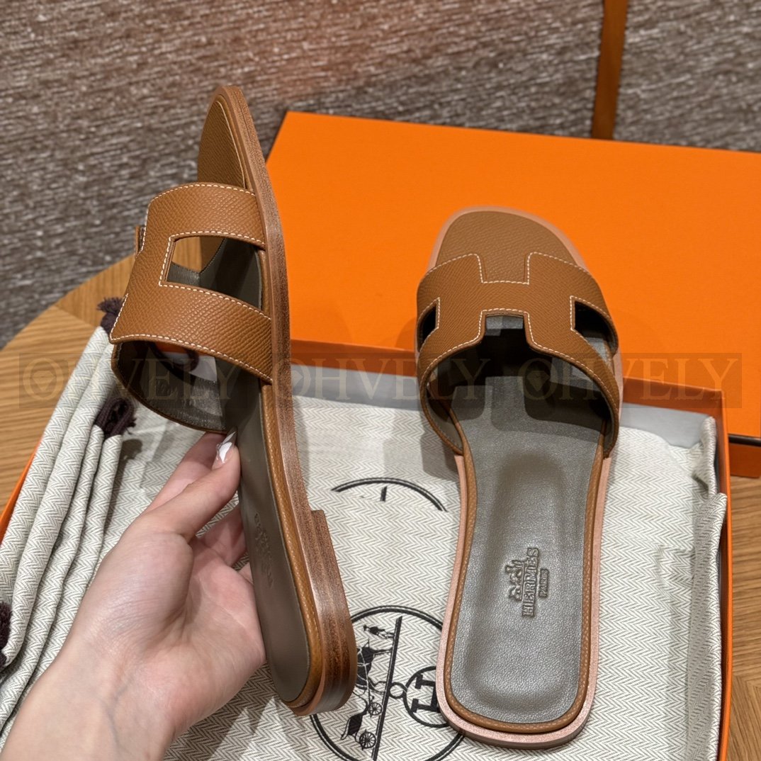 HERMÈS 에르메스 오란 샌들 엡송 카프스킨 (Gold) 상품 썸네일