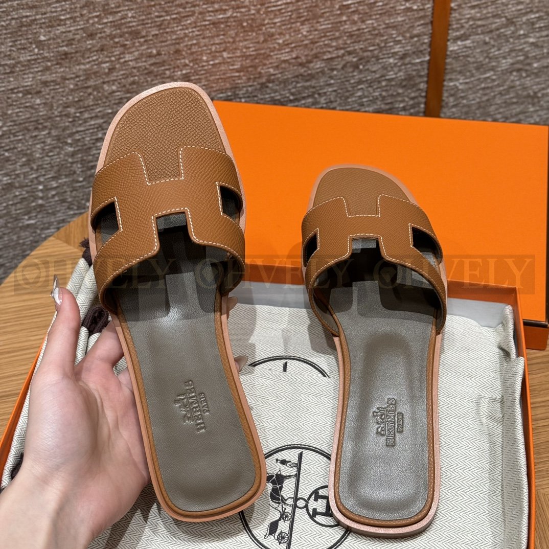 HERMÈS 에르메스 오란 샌들 엡송 카프스킨 (Gold) 상품 썸네일