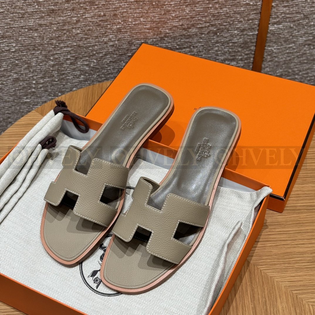 HERMÈS 에르메스 오란 샌들 엡송 카프스킨 (Trench) 상품 썸네일