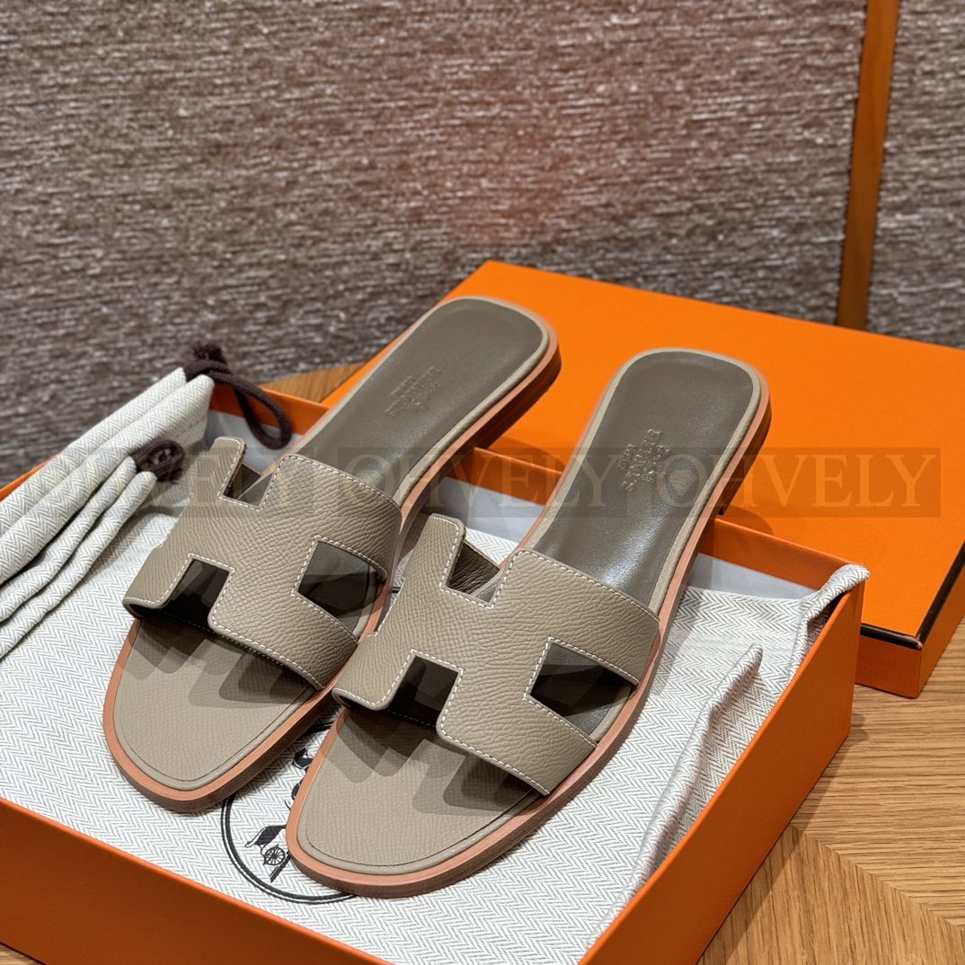 HERMÈS 에르메스 오란 샌들 엡송 카프스킨 (Trench) 상품 썸네일