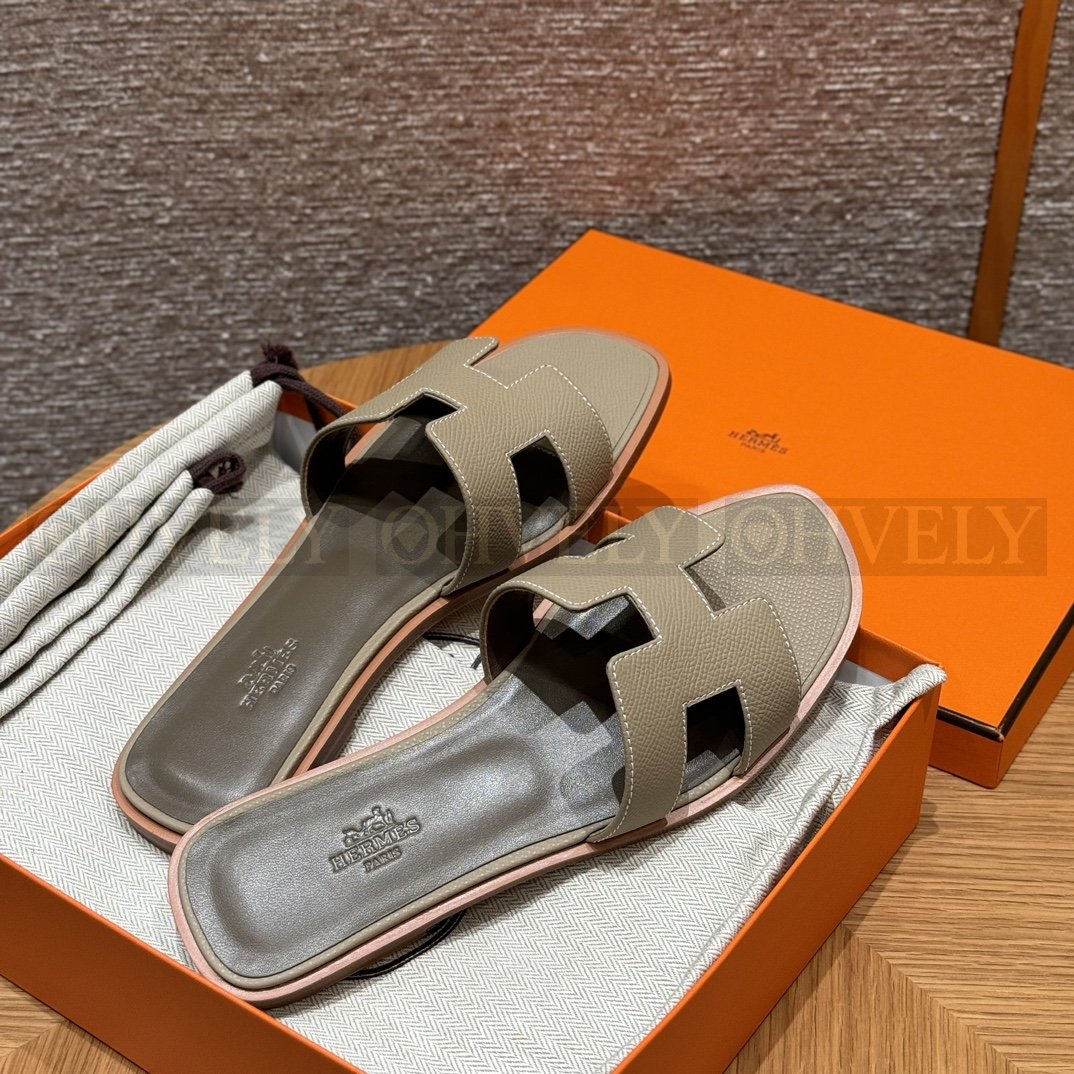 HERMÈS 에르메스 오란 샌들 엡송 카프스킨 (Trench) 상품 썸네일