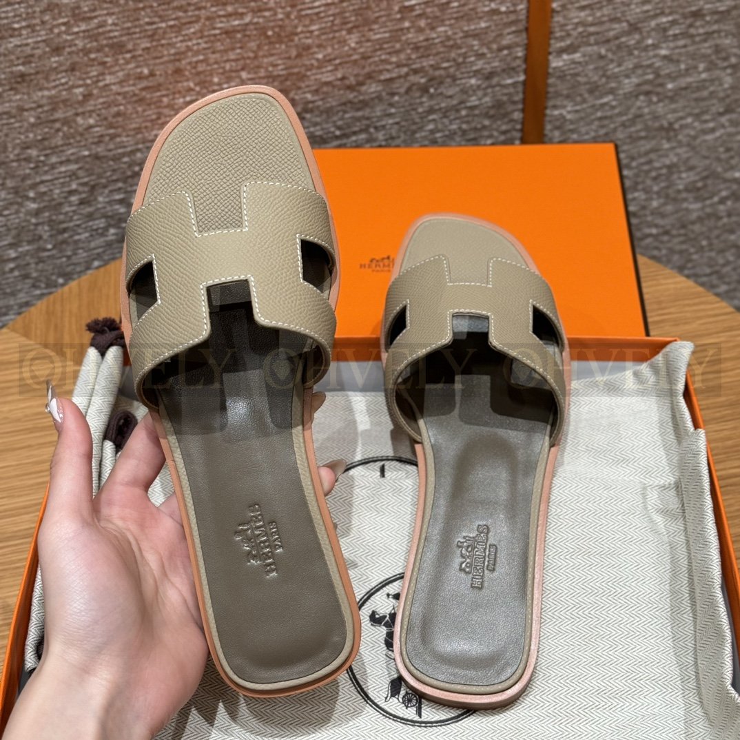 HERMÈS 에르메스 오란 샌들 엡송 카프스킨 (Trench) 상품 썸네일
