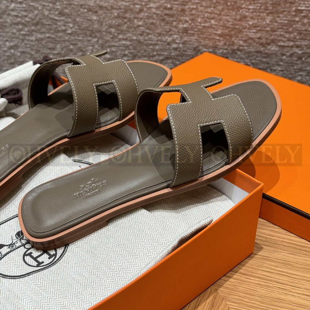 HERMÈS 에르메스 오란 샌들 엡송 카프스킨 (Etoupe) 상품 썸네일