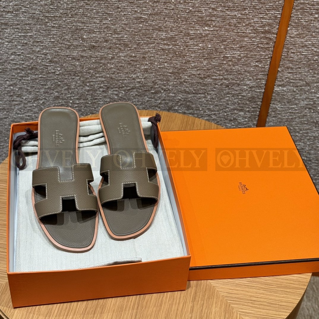 HERMÈS 에르메스 오란 샌들 엡송 카프스킨 (Etoupe) 상품 썸네일