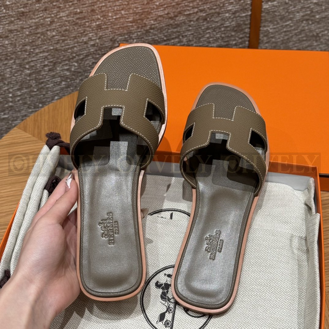 HERMÈS 에르메스 오란 샌들 엡송 카프스킨 (Etoupe) 상품 썸네일