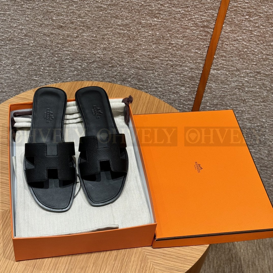 HERMÈS 에르메스 오란 샌들 엡송 카프스킨 (Black) 상품 썸네일