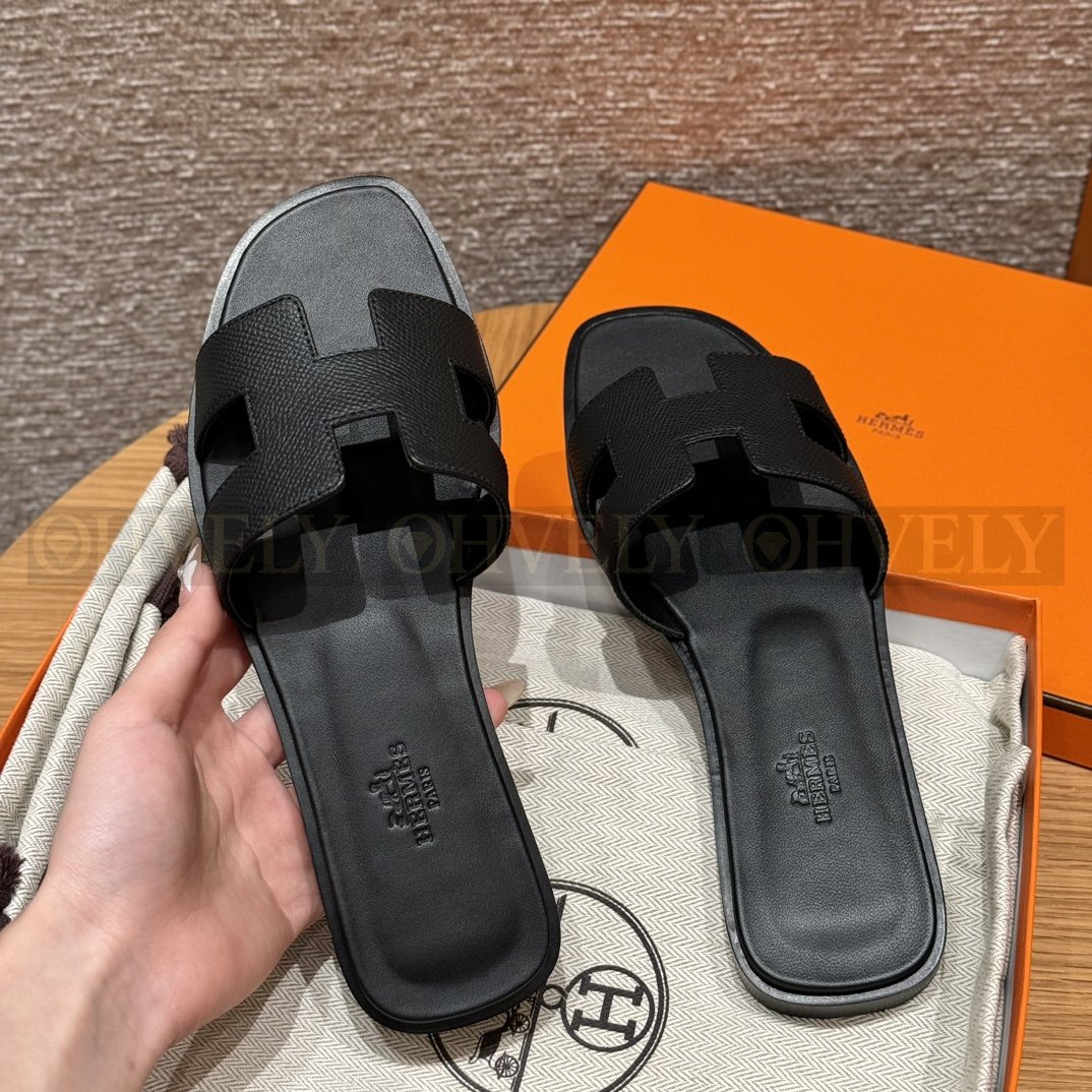 HERMÈS 에르메스 오란 샌들 엡송 카프스킨 (Black) 상품 썸네일