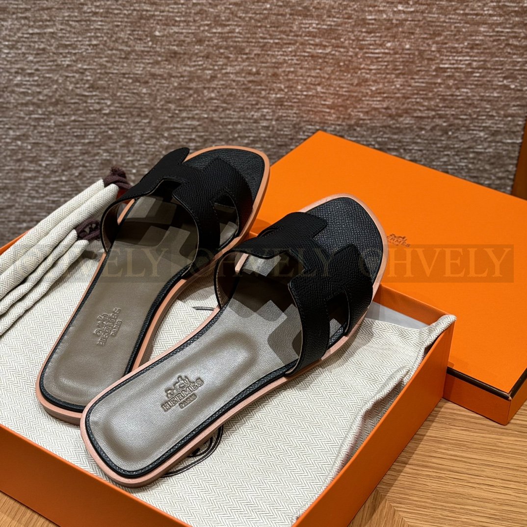 HERMÈS 에르메스 오란 샌들 엡송 카프스킨 (Black) 상품 썸네일