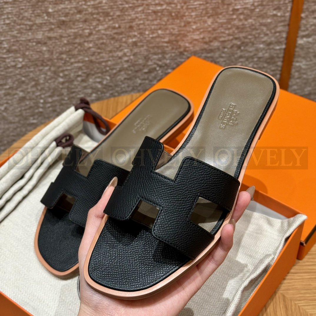 HERMÈS 에르메스 오란 샌들 엡송 카프스킨 (Black) 상품 썸네일