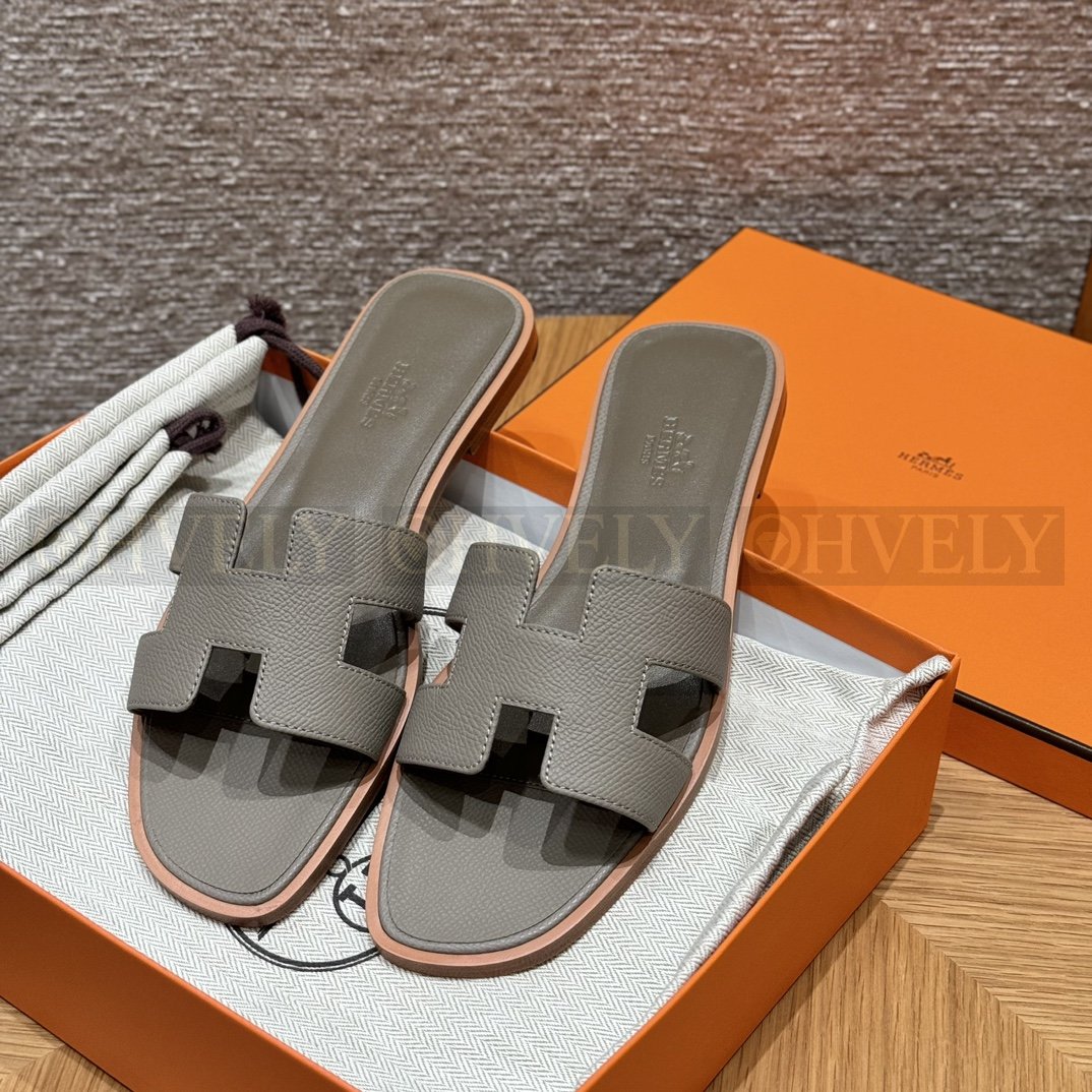 HERMÈS 에르메스 오란 샌들 엡송 카프스킨 (Gris Asphalte) 상품 썸네일