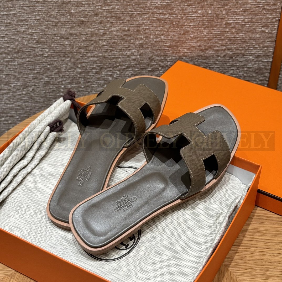 HERMÈS 에르메스 오란 샌들 엡송 카프스킨 (18/Etoupe) 상품 썸네일