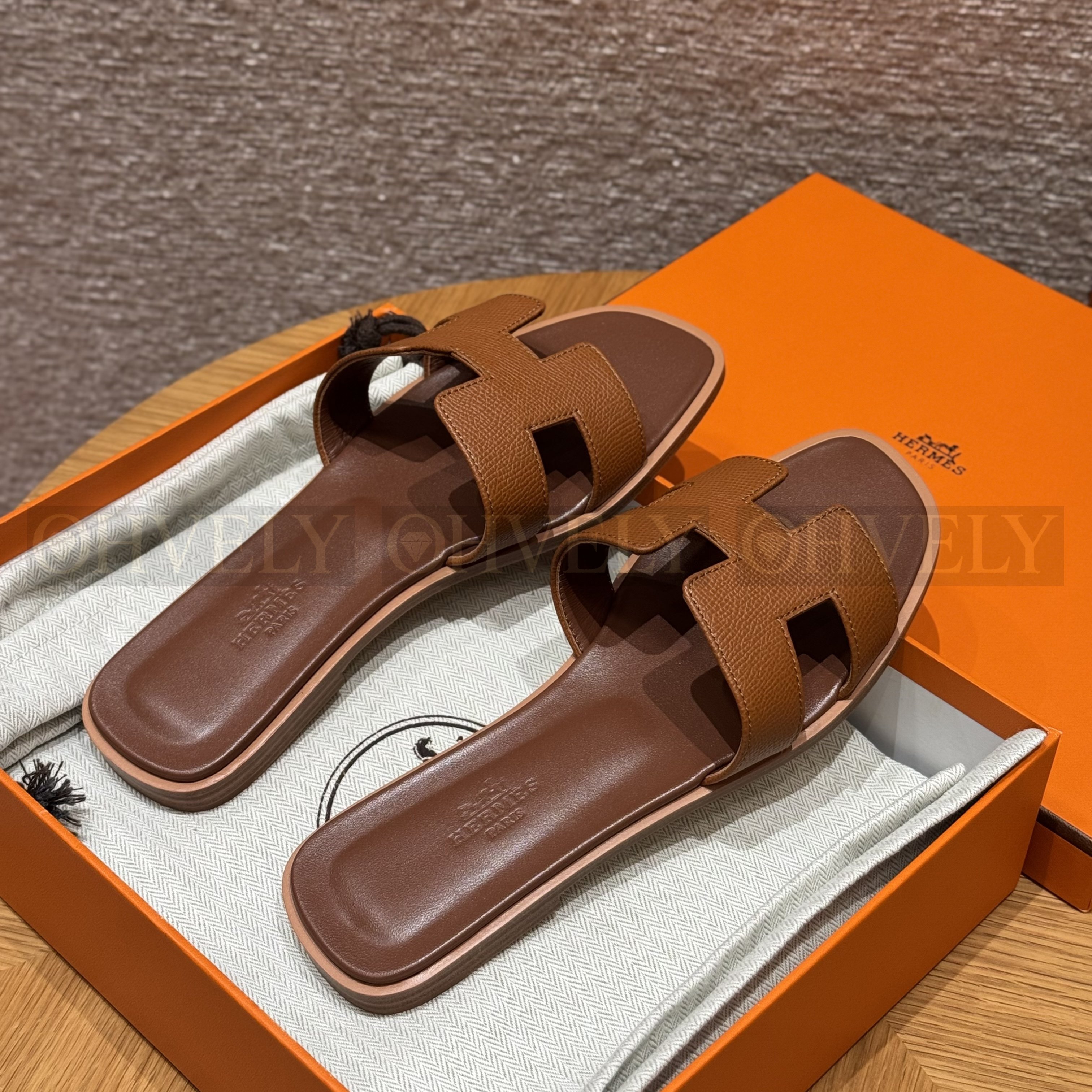 HERMÈS 에르메스 오란 샌들 엡송 카프스킨 (Gold) 상품 썸네일