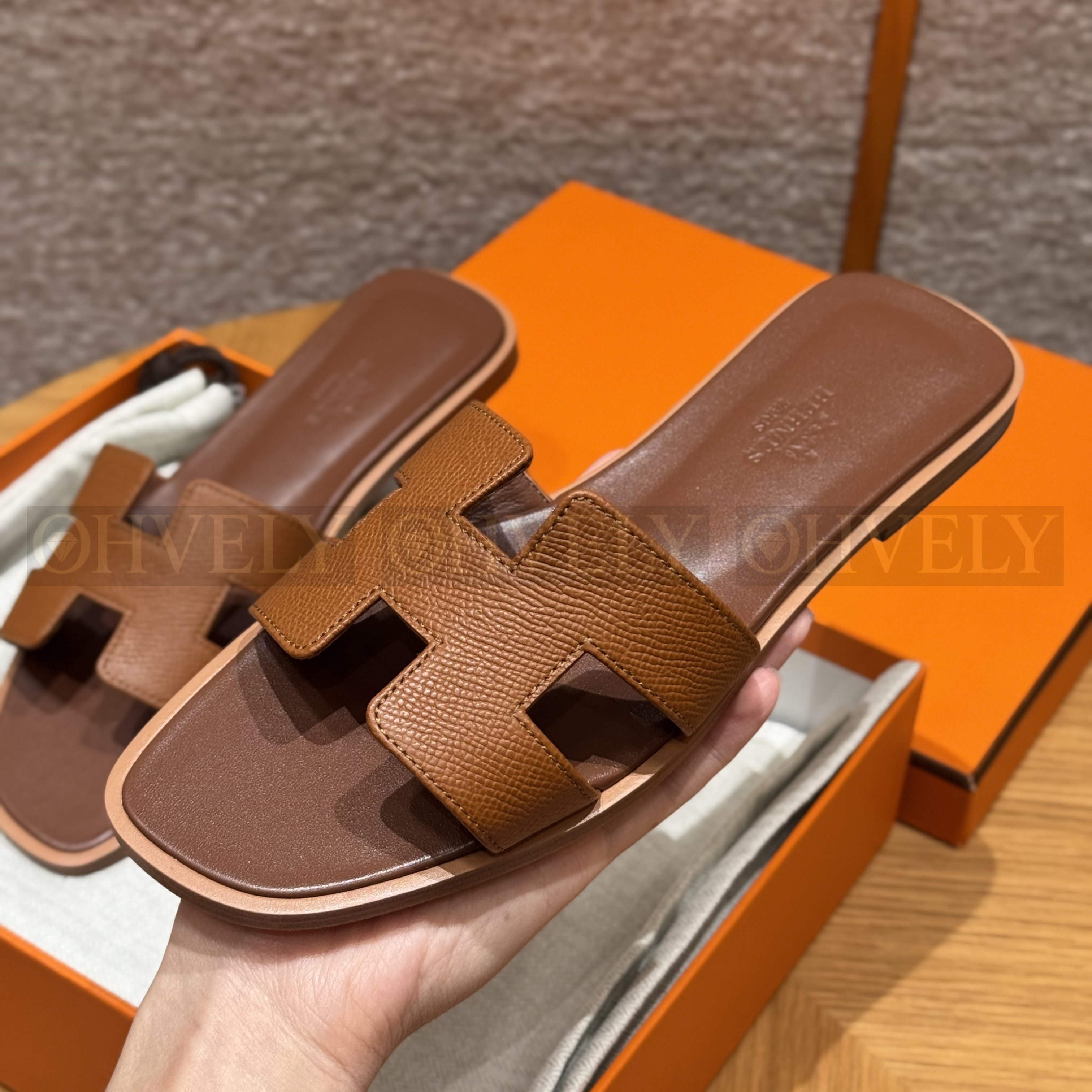 HERMÈS 에르메스 오란 샌들 엡송 카프스킨 (Gold) 상품 썸네일