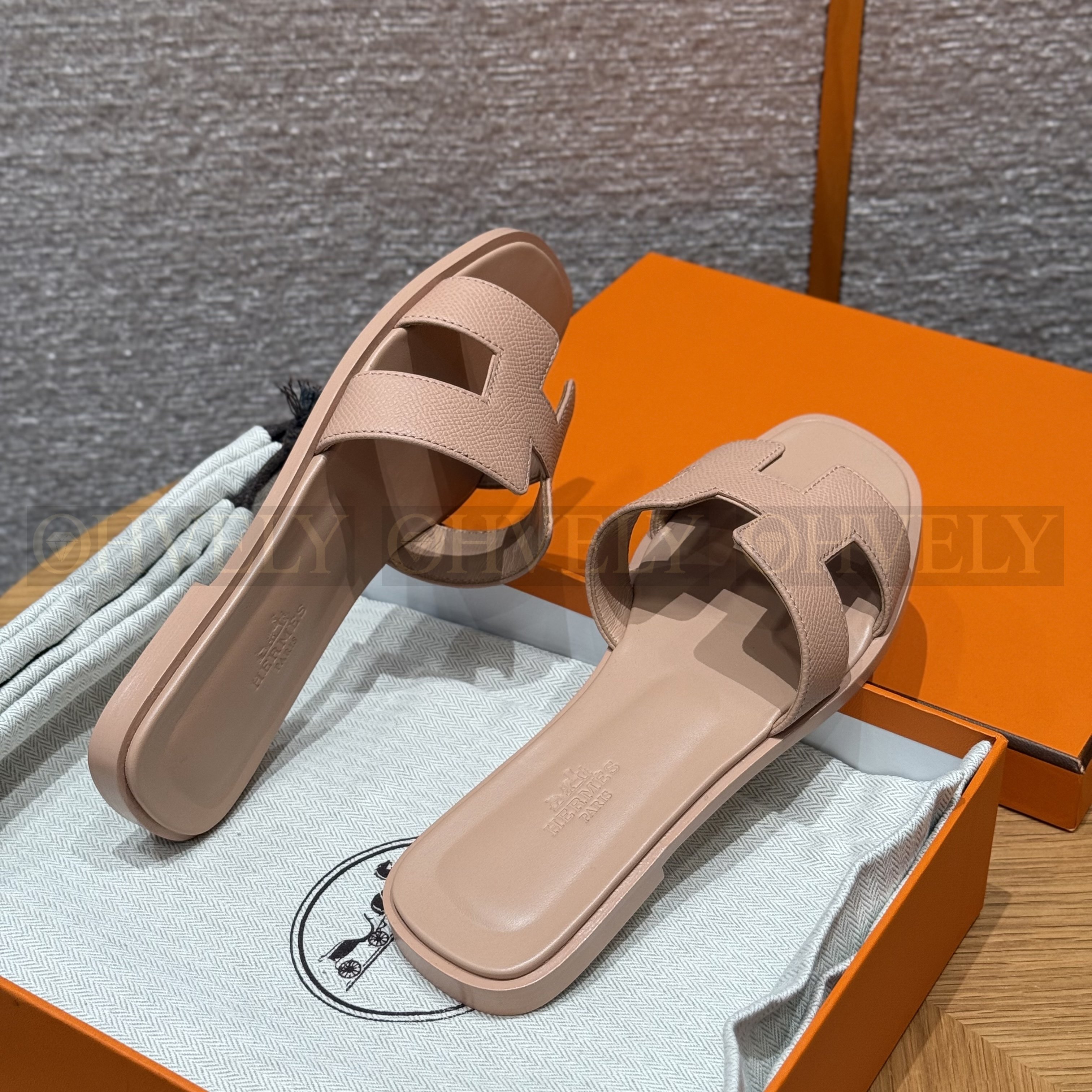 HERMÈS 에르메스 오란 샌들 엡송 카프스킨 (Pelino beige) 상품 썸네일