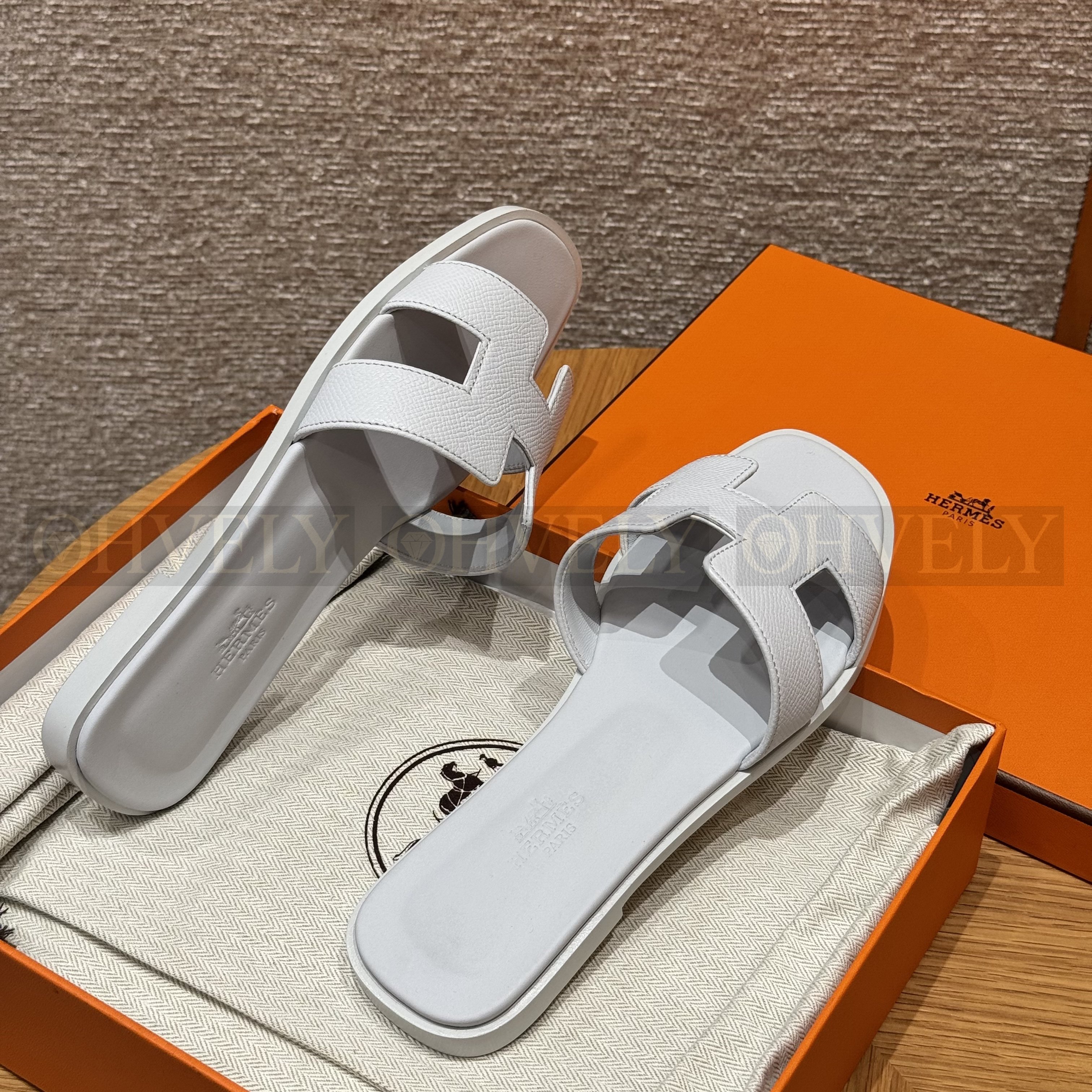 HERMÈS 에르메스 오란 샌들 엡송 카프스킨 (Blue Chacier) 상품 썸네일